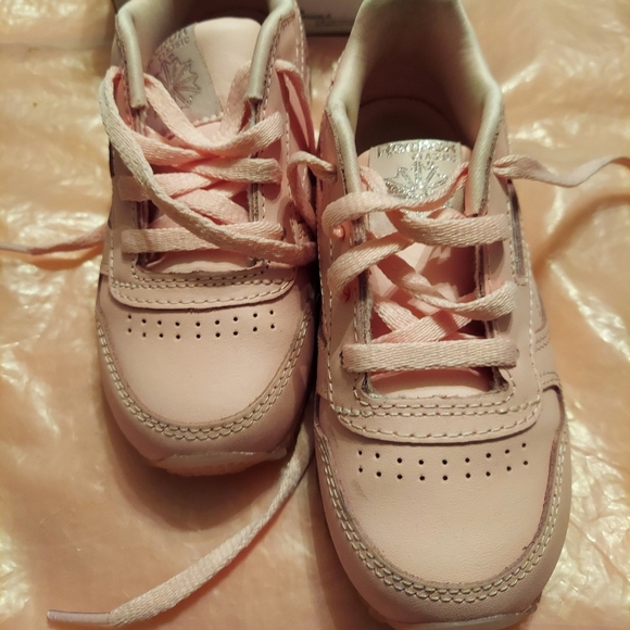 Reebok - Picture 1 of 8